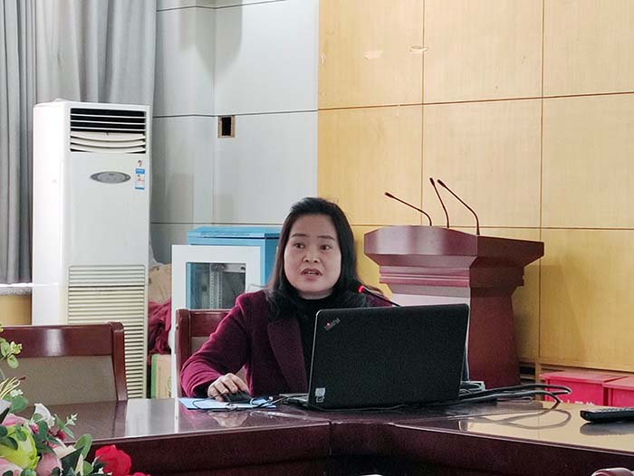 小黄书
举办《从疫情防控看制度优势》专题教育报告2.jpg