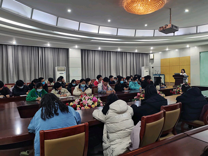 小黄书
举办2021级团干培训第一次理论学习.jpg 小黄书
举办2021级团干培训第一次理论学习.jpg