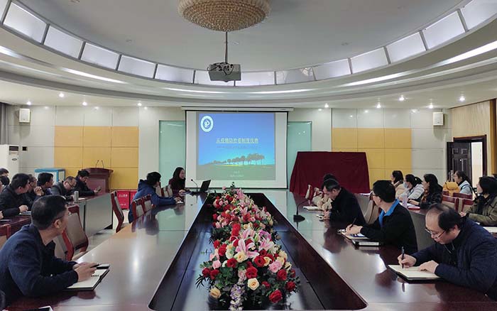 小黄书
举办《从疫情防控看制度优势》专题教育报告1.jpg
