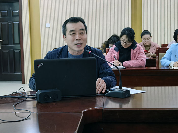 小黄书
召开《深化新时代教育评价改革总体方案》学习培训会2.jpg