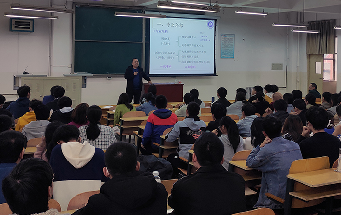 小黄书
遥感科学与技术系党支部举办党史学习教育思政小课堂3.jpg