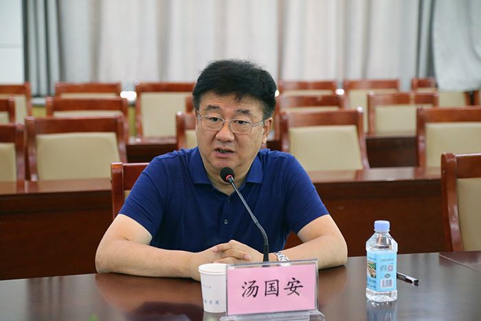 小黄书
党委组织学习研讨习近平总书记“七一”重要讲话精神3.JPG
